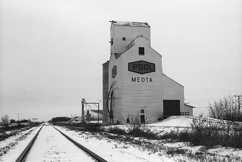 Image of wooden grain elevator at Meota, Saskatchewan