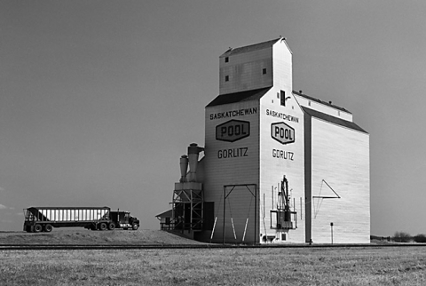 Image of wooden grain elevator at Gorlitz, Saskatchewan