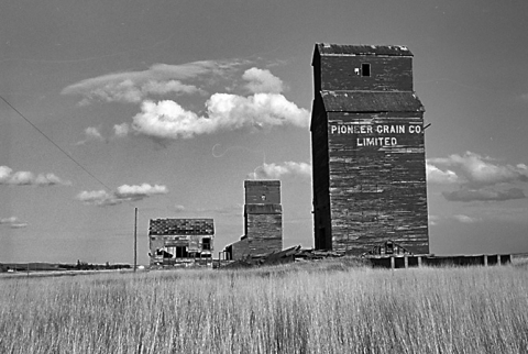 Image of wooden grain elevators at Neidpath, Saskatchewan