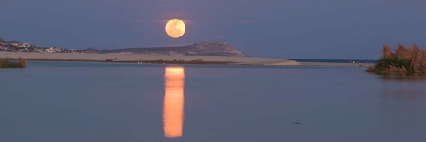 Full moon rising over Punta Gordo